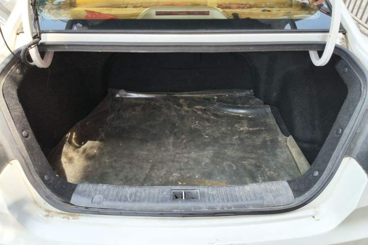 Used CHANGAN Eado 2016 1.6L Manual Fashion Edition Trunk