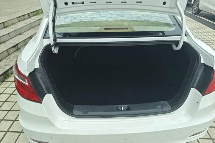 Used CHANGAN Eado 2016 1.6L Manual Fashion Edition Trunk