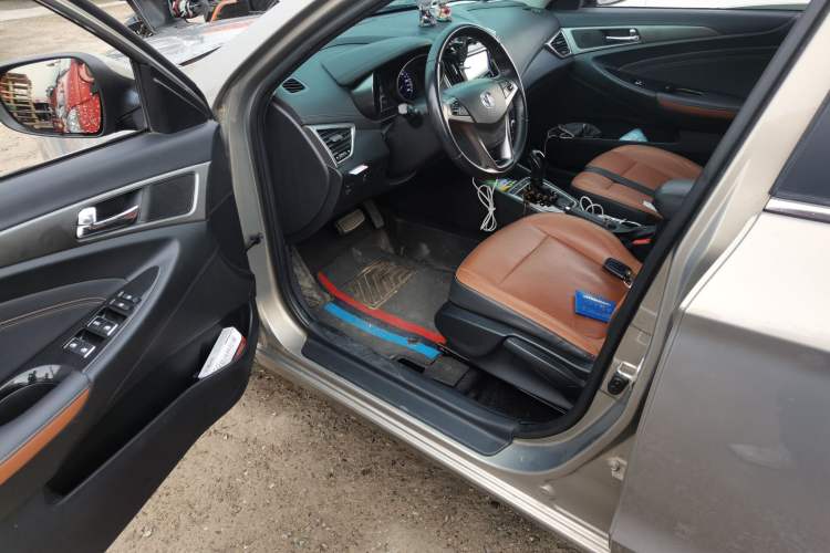 Used CHANGAN Eado 2016 1.6L GDI Automatic JingShang Model Driver Seat