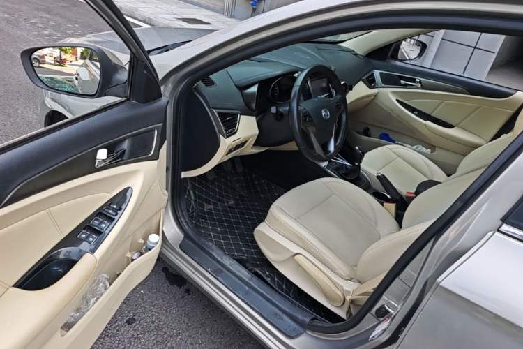 Used CHANGAN Eado 2016 1.6L Manual Fashion Edition Driver Seat