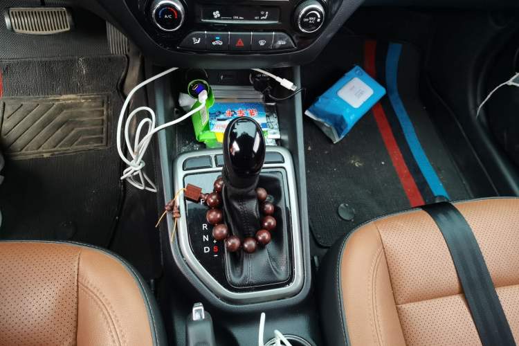 Used CHANGAN Eado 2016 1.6L GDI Automatic JingShang Model Gear Lever