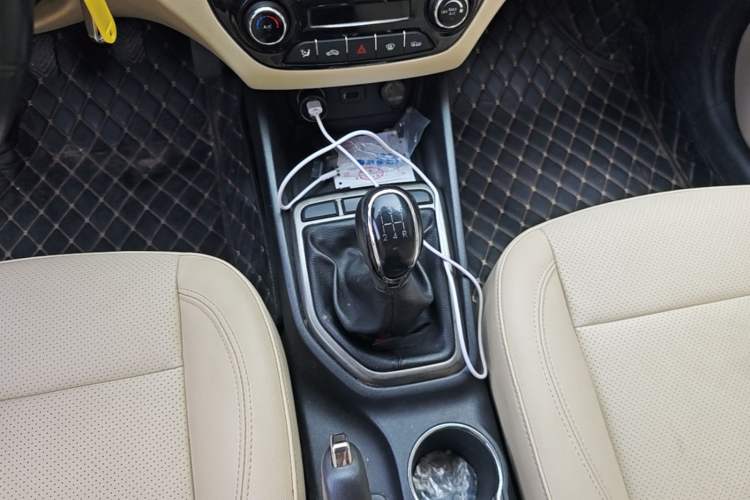 Used CHANGAN Eado 2016 1.6L Manual Fashion Edition Gear Lever