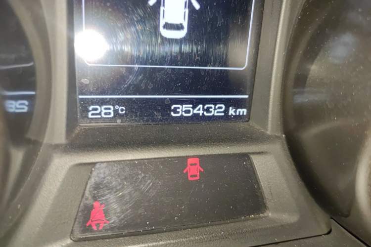 Used CHANGAN Eado 2016 1.6L Automatic Trend Model Odometer Close Up