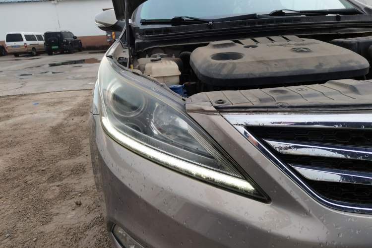 Used CHANGAN Eado 2016 1.6L GDI Automatic JingShang Model Right Front Headlight
