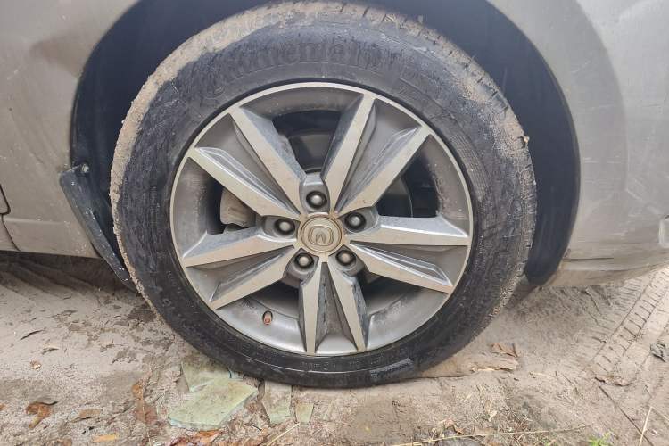 Used CHANGAN Eado 2016 1.6L Manual Fashion Edition Right Front Wheel Hub