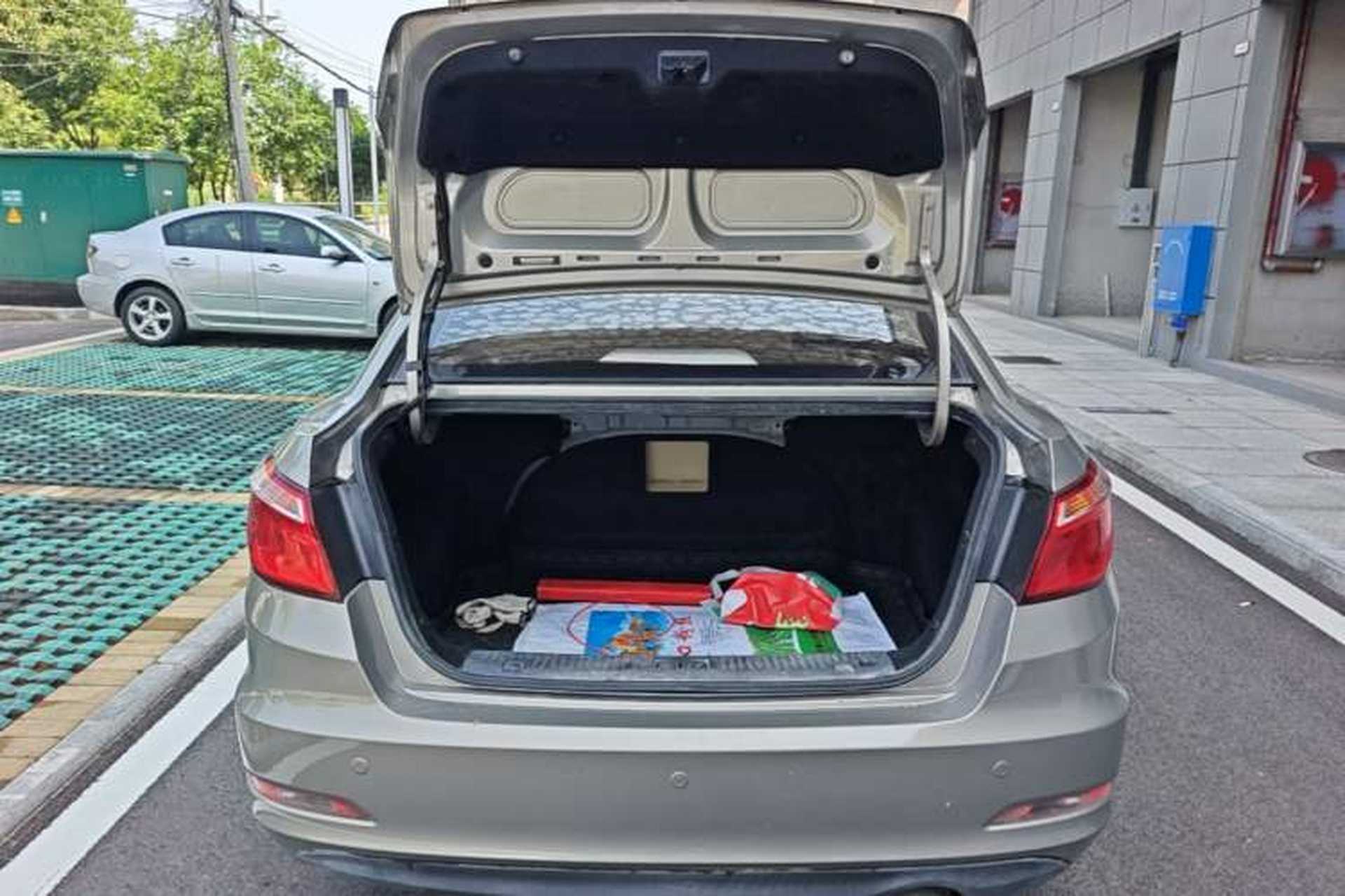 Used CHANGAN Eado 2016 1.6L Manual Fashion Edition Trunk