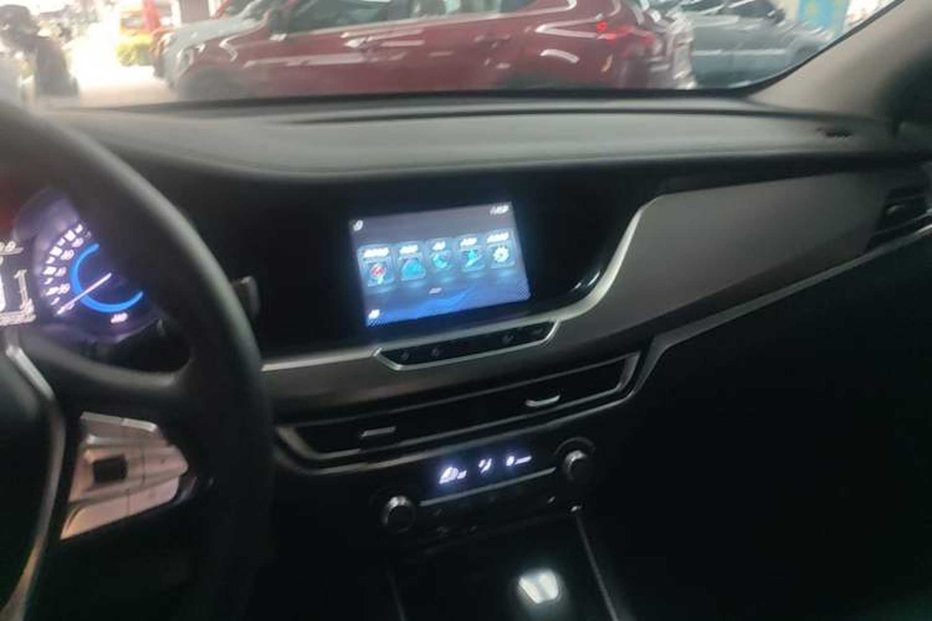 Used CHANGAN Eado 2018 1.6L GDI Automatic Fashion Edition Audio And AC Panel