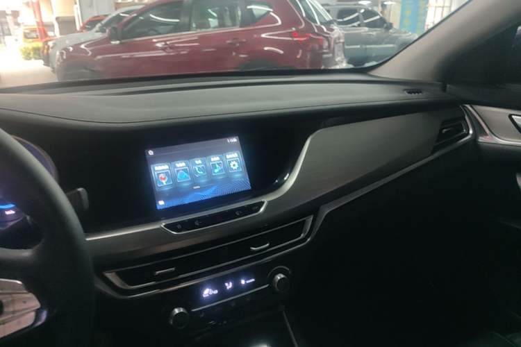 Used CHANGAN Eado 2018 1.6L GDI Automatic Fashion Edition Center Console