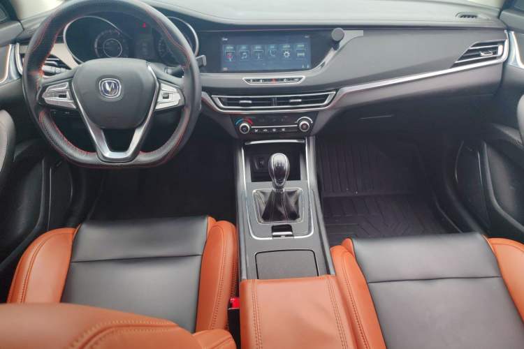 Used CHANGAN Eado 2018 1.6L GDI Manual Fashion Edition Center Console