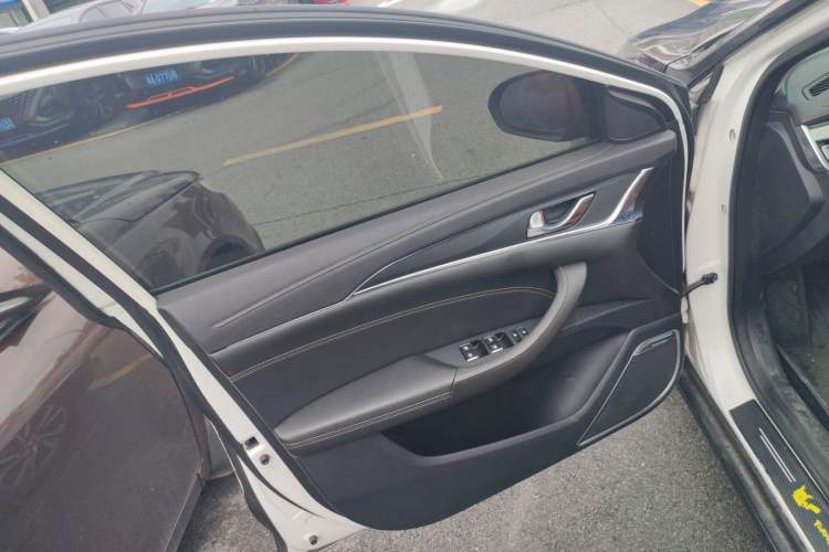 Used CHANGAN Eado 2018 1.6L GDI Manual Fashion Edition Left Front Door Interior