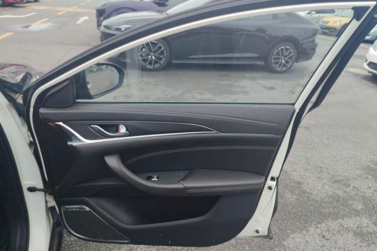 Used CHANGAN Eado 2018 1.6L GDI Manual Fashion Edition Right Front Door Interior