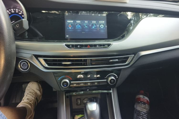 Used CHANGAN Eado 2018 1.6L GDI Automatic Fashion Edition Audio And AC Panel
