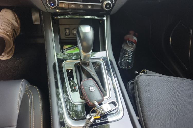 Used CHANGAN Eado 2018 1.6L GDI Automatic Fashion Edition Gear Lever