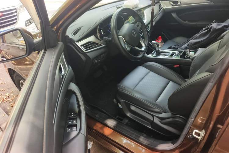 Used CHANGAN Eado 2018 1.6L GDI Automatic Fashion Edition Interior 3