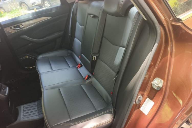 Used CHANGAN Eado 2018 1.6L GDI Automatic Fashion Edition Interior 4