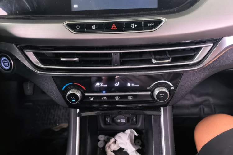 Used CHANGAN Eado 2018 1.6L GDI Manual Fashion Edition Audio And AC Panel