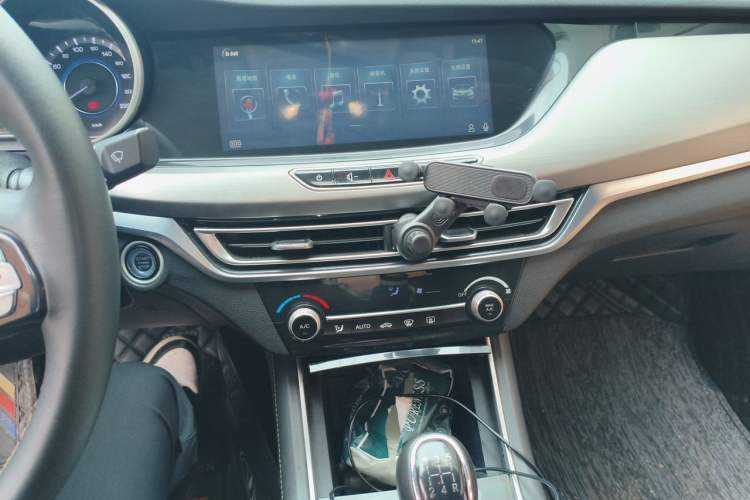 Used CHANGAN Eado 2018 High-Energy Edition 1.6L GDI Manual Pioneer Model China V Standard Audio And AC Panel
