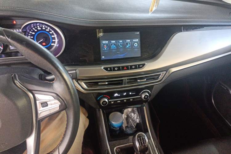 Used CHANGAN Eado 2018 1.6L GDI Manual Fashion Edition Audio And AC Panel