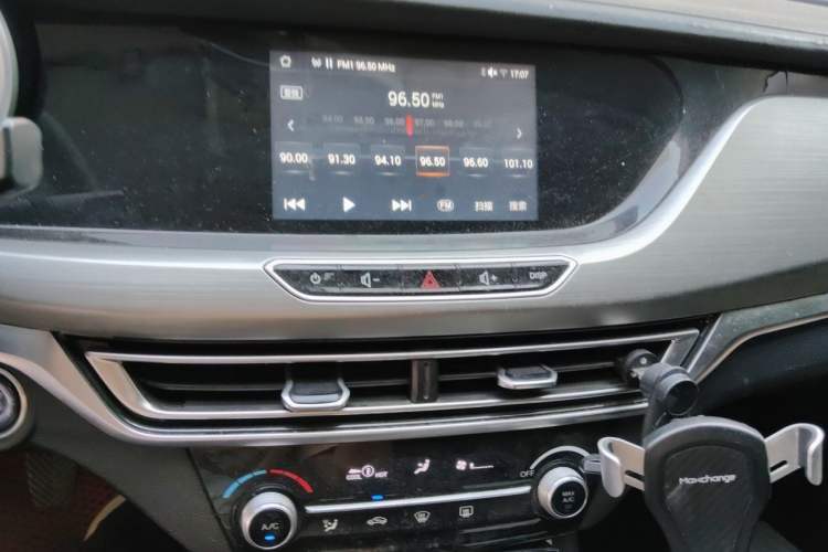 Used CHANGAN Eado 2018 1.6L GDI Manual Fashion Edition Audio And AC Panel