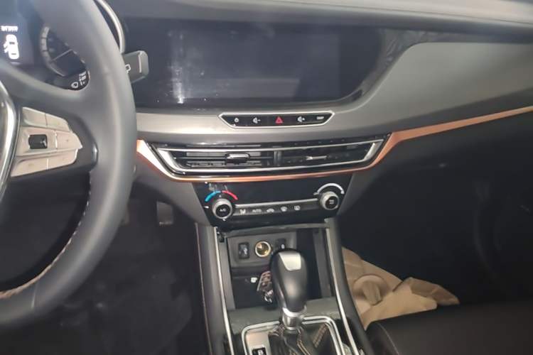 Used CHANGAN Eado 2018 1.6L GDI Automatic Trendy Model China V Standard Audio And AC Panel