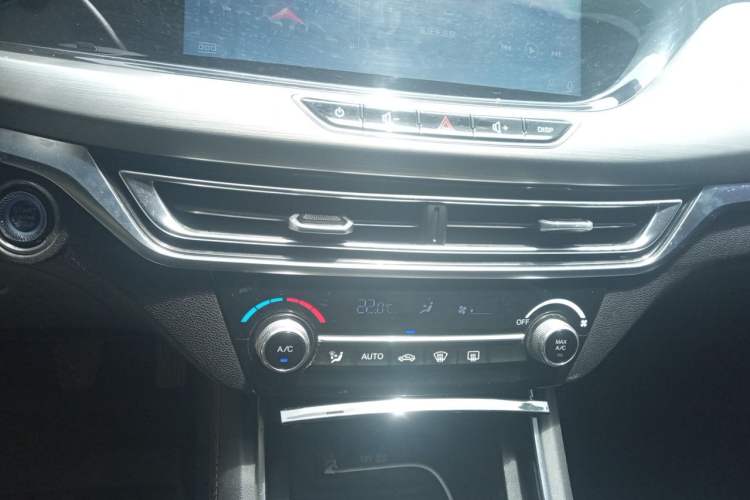 Used CHANGAN Eado 2018 High-Energy Edition 1.6L GDI Manual Pioneer Model China V Standard Audio And AC Panel