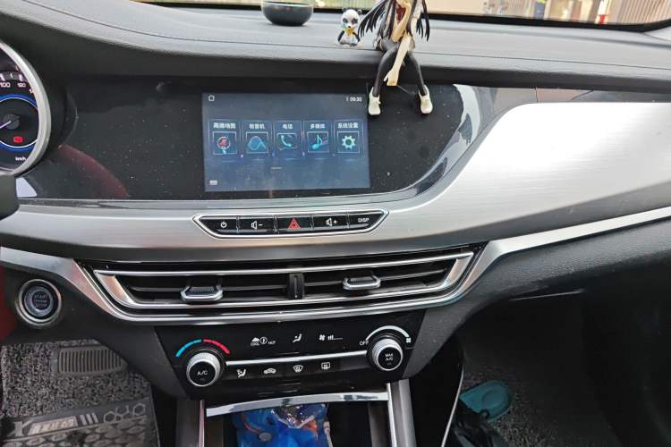Used CHANGAN Eado 2018 1.6L GDI Automatic Fashion Edition Audio And AC Panel