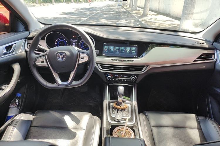 Used CHANGAN Eado 2018 High-Energy Edition 1.6L GDI Automatic Pioneer Model China V Standard Center Console