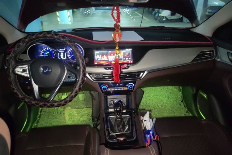 Used CHANGAN Eado 2018 High-Energy Edition 1.6L GDI Manual Competition Model China V Standard Center Console