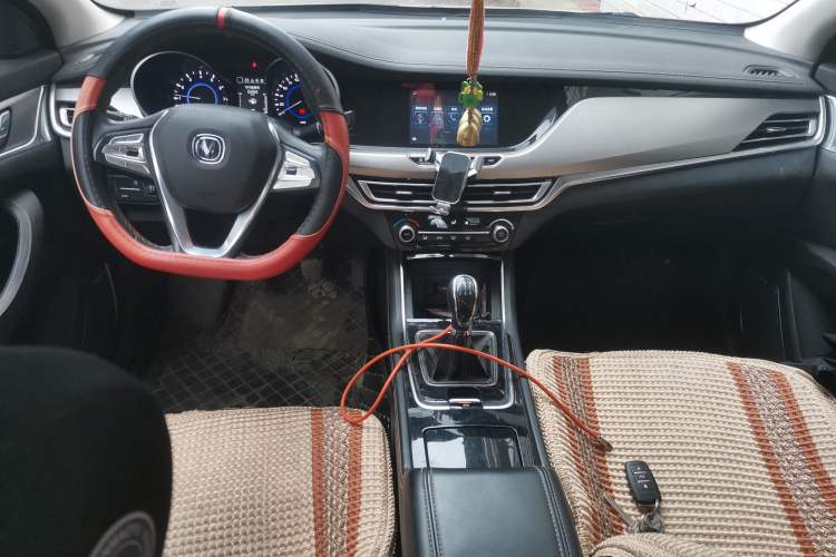 Used CHANGAN Eado 2018 1.6L GDI Manual Fashion Edition Center Console