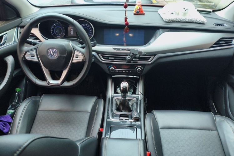 Used CHANGAN Eado 2018 High-Energy Edition 1.6L GDI Manual Pioneer Model China V Standard Center Console