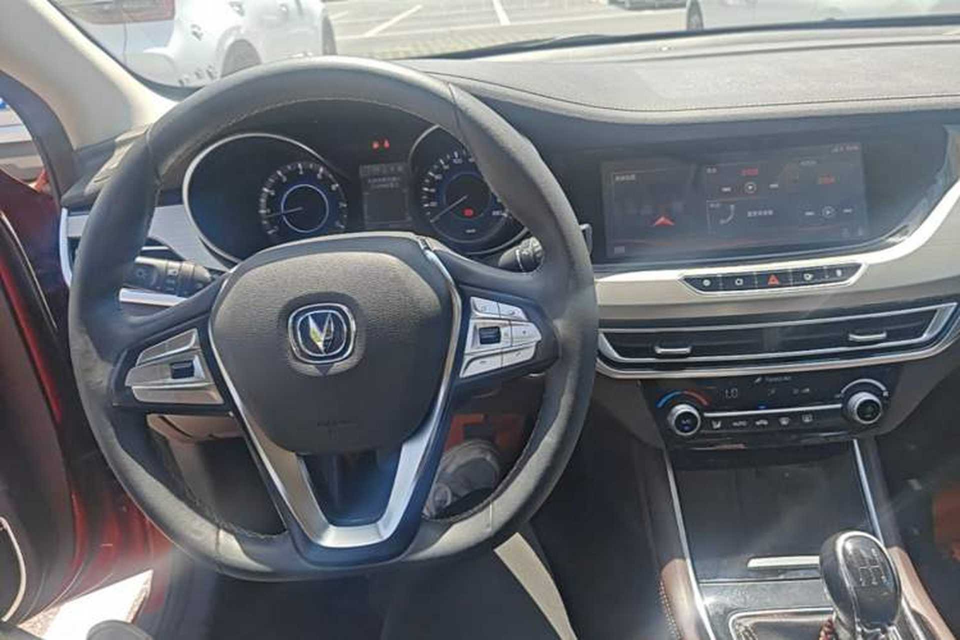 Used CHANGAN Eado 2018 1.6L GDI Manual Prestige Model Center Console