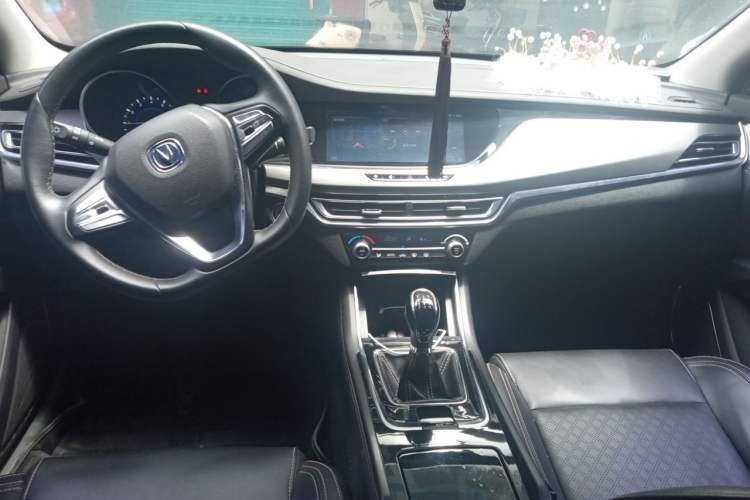 Used CHANGAN Eado 2018 High-Energy Edition 1.6L GDI Manual Pioneer Model China V Standard Center Console