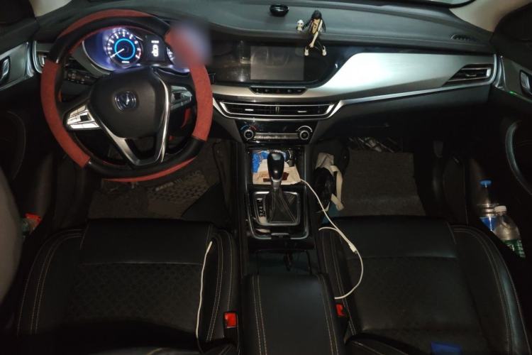 Used CHANGAN Eado 2018 1.6L GDI Automatic Fashion Edition Center Console