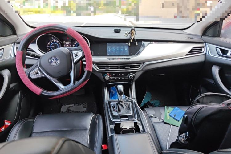 Used CHANGAN Eado 2018 1.6L GDI Automatic Fashion Edition Center Console