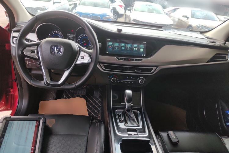 Used CHANGAN Eado 2018 High-Energy Edition 1.6L GDI Automatic Pioneer Model China V Standard Center Console