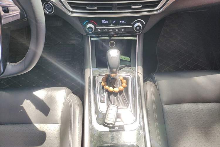 Used CHANGAN Eado 2018 High-Energy Edition 1.6L GDI Automatic Pioneer Model China V Standard Gear Lever
