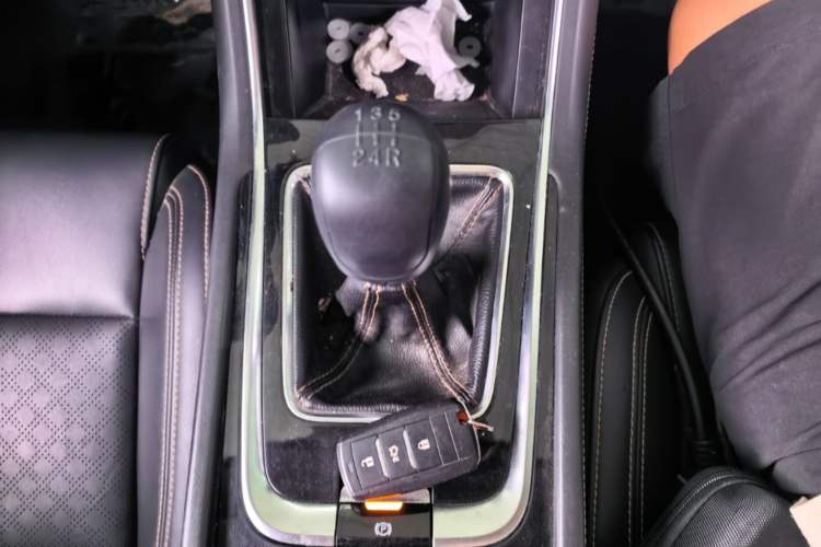 Used CHANGAN Eado 2018 1.6L GDI Manual Fashion Edition Gear Lever