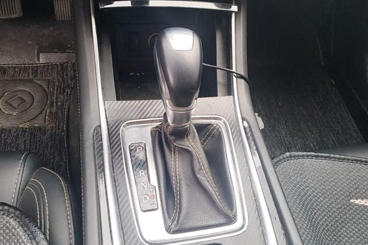 Used CHANGAN Eado 2018 High-Energy Edition 1.6L GDI Automatic Pioneer Model China V Standard Gear Lever