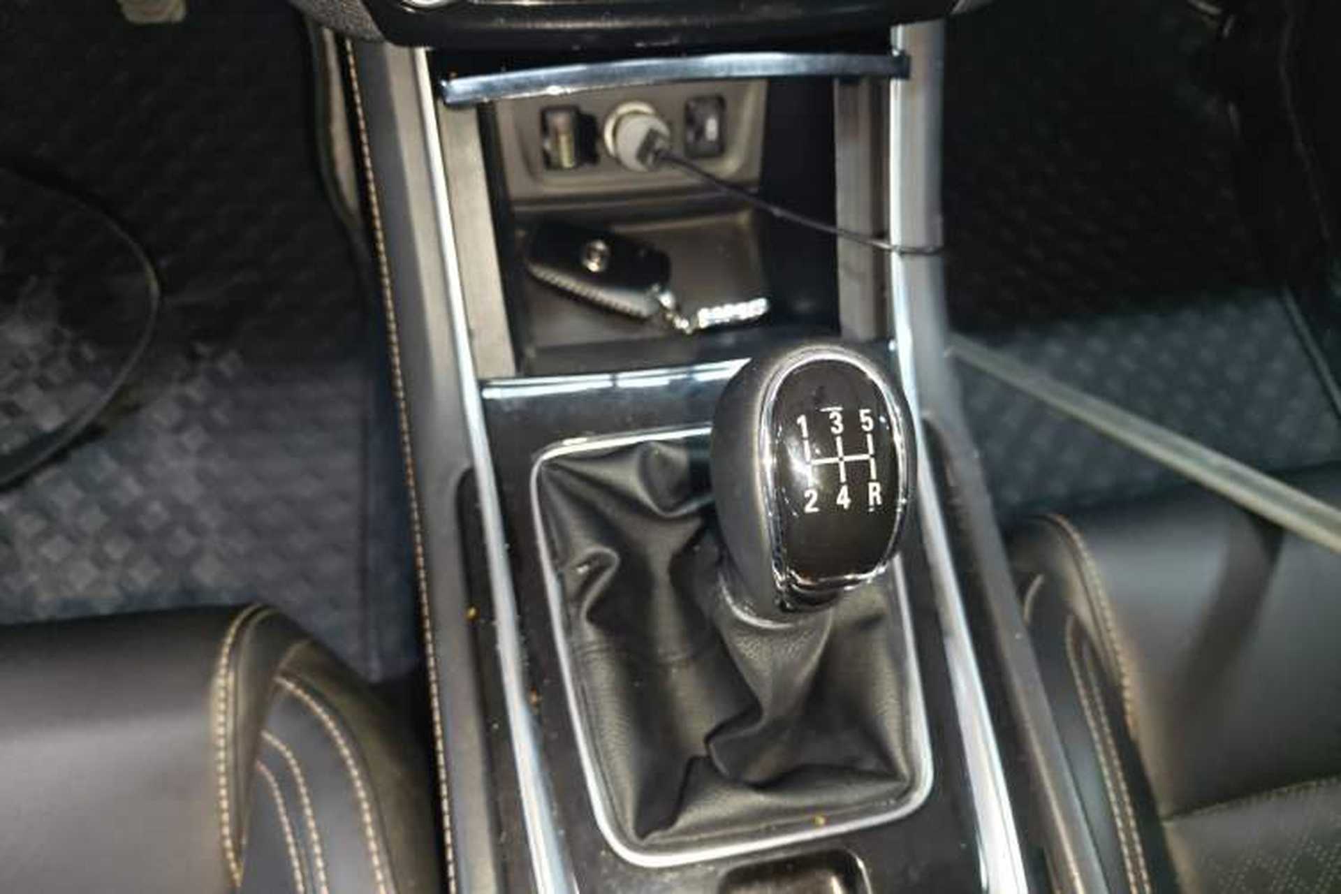 Used CHANGAN Eado 2018 1.6L GDI Manual Fashion Edition Gear Lever