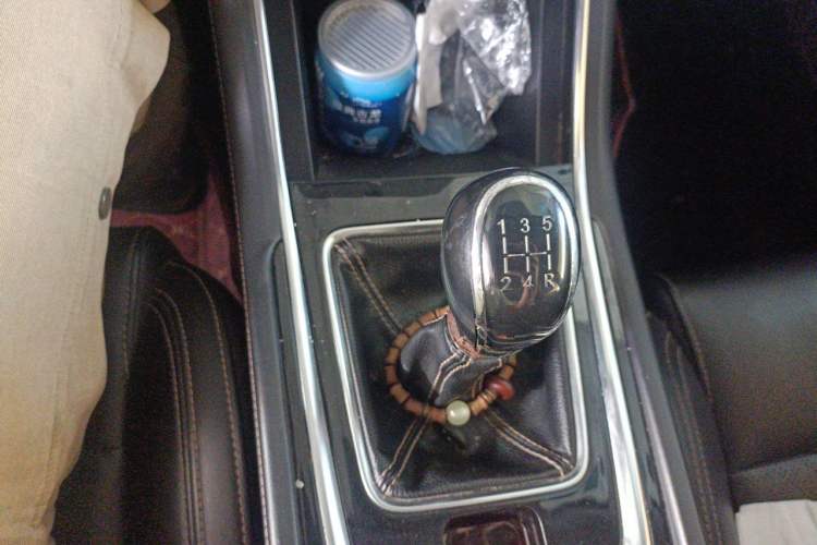 Used CHANGAN Eado 2018 1.6L GDI Manual Fashion Edition Gear Lever