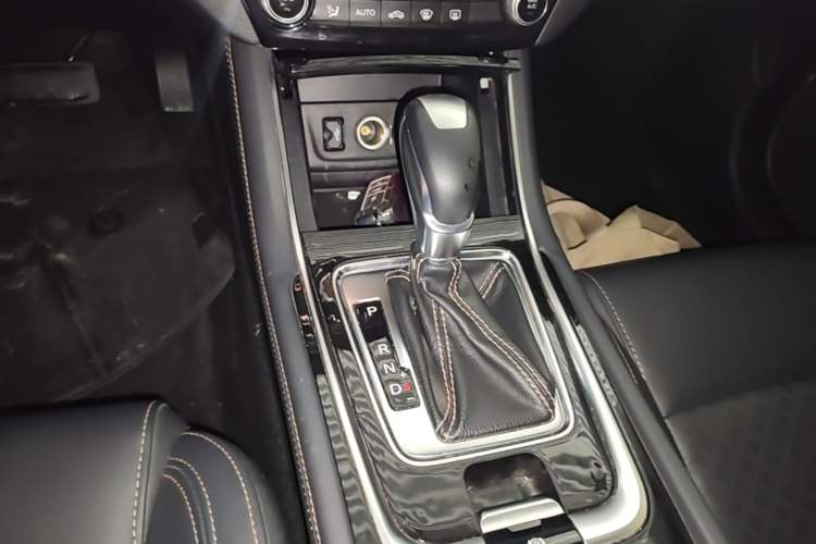 Used CHANGAN Eado 2018 1.6L GDI Automatic Trendy Model China V Standard Gear Lever
