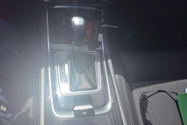 Used CHANGAN Eado 2018 1.6L GDI Automatic Fashion Edition Gear Lever