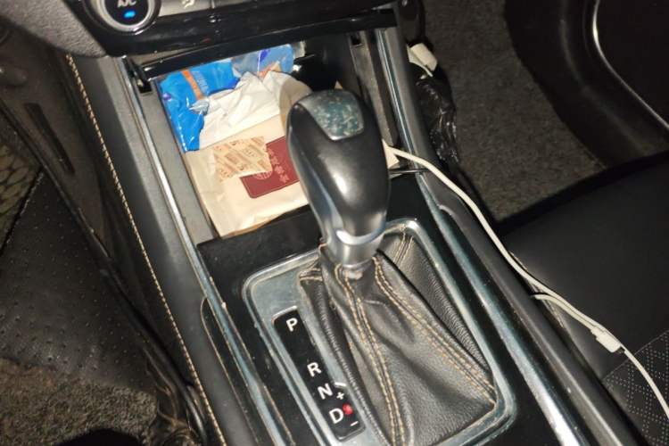 Used CHANGAN Eado 2018 1.6L GDI Automatic Fashion Edition Gear Lever