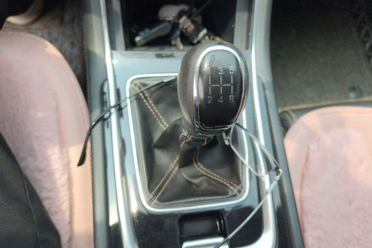 Used CHANGAN Eado 2018 High-Energy Edition 1.6L GDI Manual Pioneer Model China V Standard Gear Lever