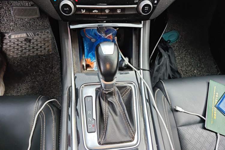 Used CHANGAN Eado 2018 1.6L GDI Automatic Fashion Edition Gear Lever