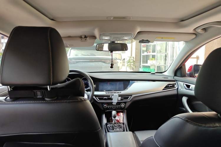 Used CHANGAN Eado 2018 High-Energy Edition 1.6L GDI Automatic Pioneer Model China V Standard Headliner