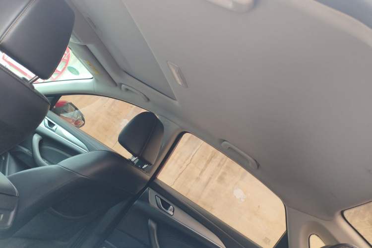 Used CHANGAN Eado 2018 High-Energy Edition 1.6L GDI Manual Pioneer Model China V Standard Headliner