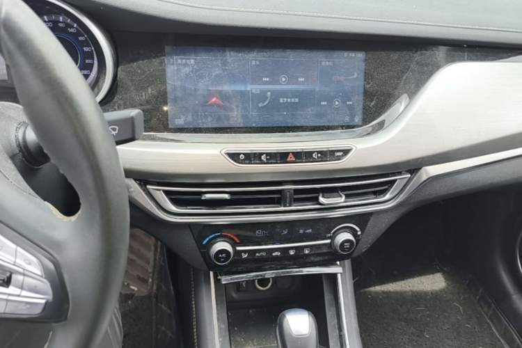 Used CHANGAN Eado 2018 High-Energy Edition 1.6L GDI Automatic Pioneer Model China V Standard Interior 3