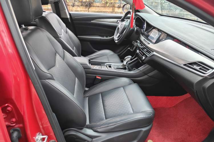 Used CHANGAN Eado 2018 1.6L GDI Automatic Fashion Edition Interior 4