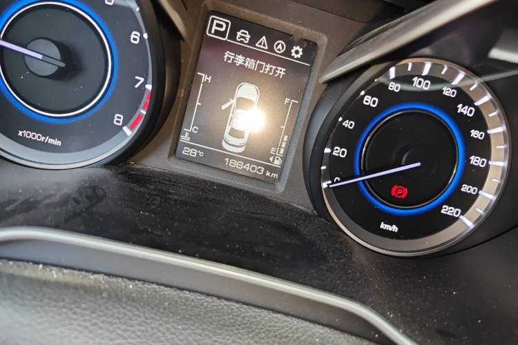 Used CHANGAN Eado 2018 1.6L GDI Automatic Fashion Edition Odometer Close Up